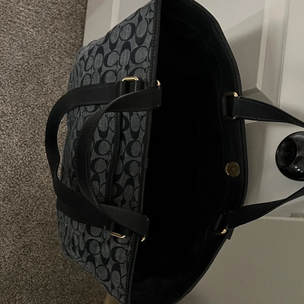 Coach Navy signature tote - Picture 4 of 6